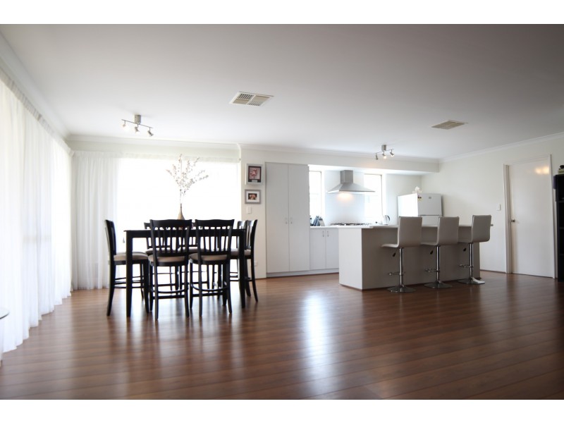 6 Cranbourne Way, Byford WA 6122