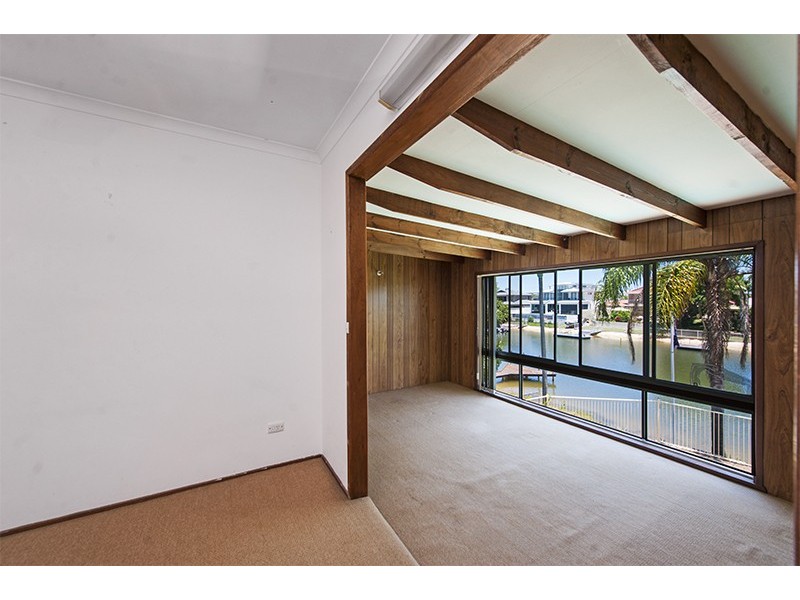 28 Park Avenue, Broadbeach Waters QLD 4218