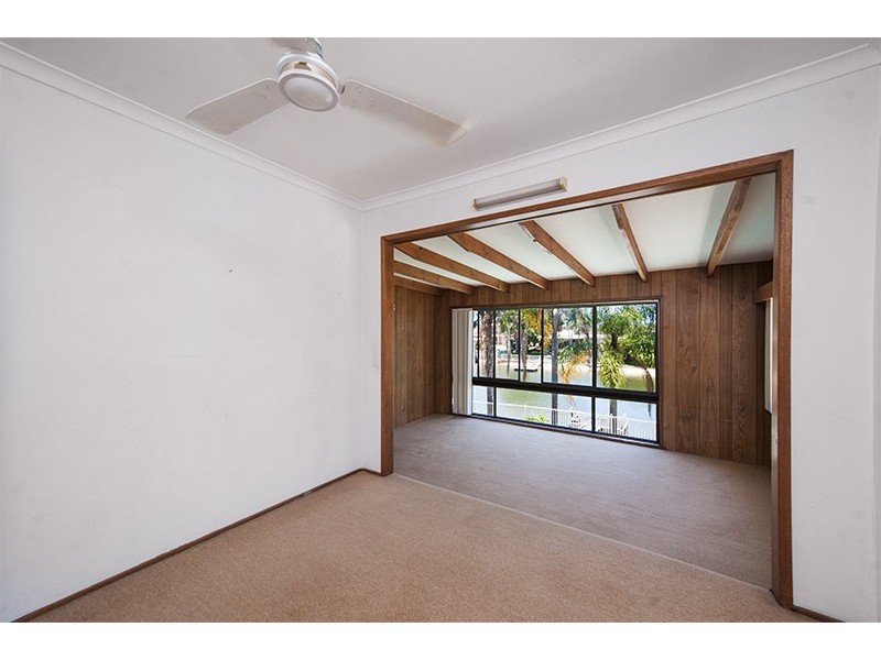 28 Park Avenue, Broadbeach Waters QLD 4218