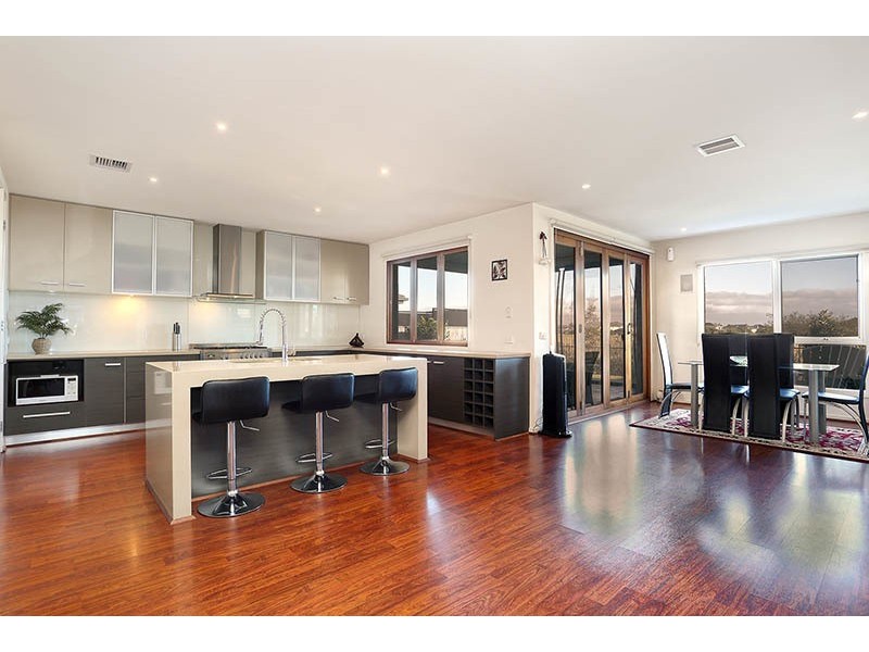 39 Vaucluse Boulevard, Sanctuary Lakes VIC 3030