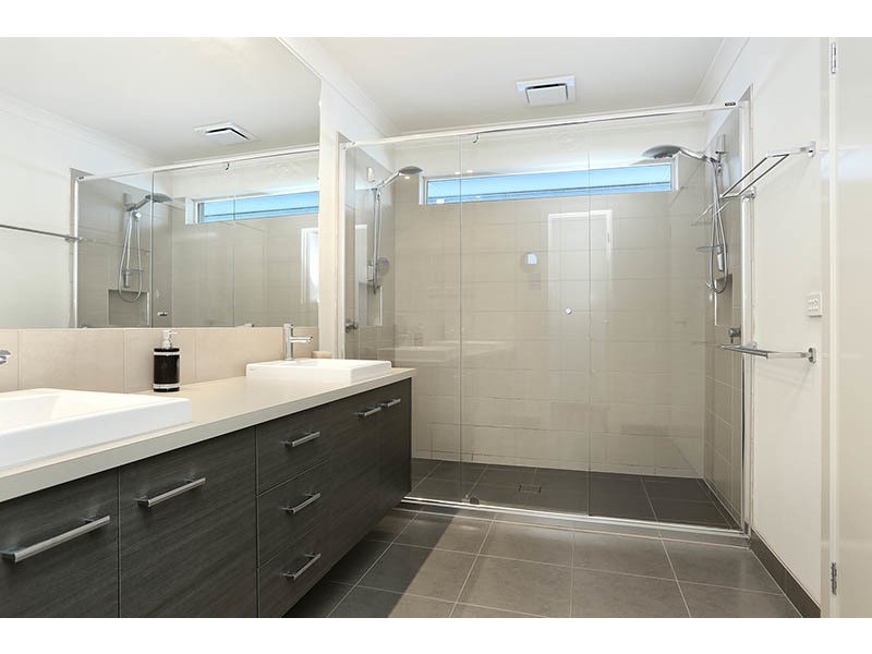 39 Vaucluse Boulevard, Sanctuary Lakes VIC 3030