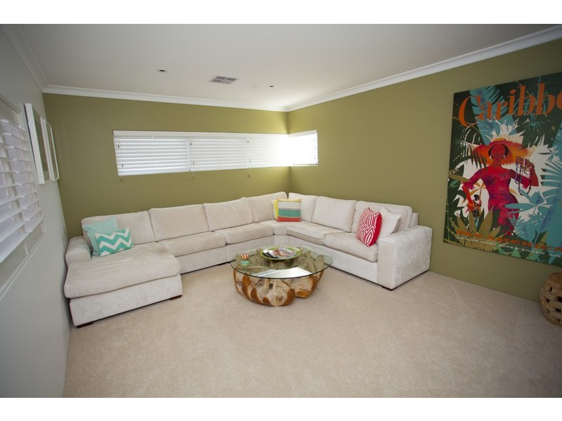 21 Endeavour Circle, Wannanup WA 6210