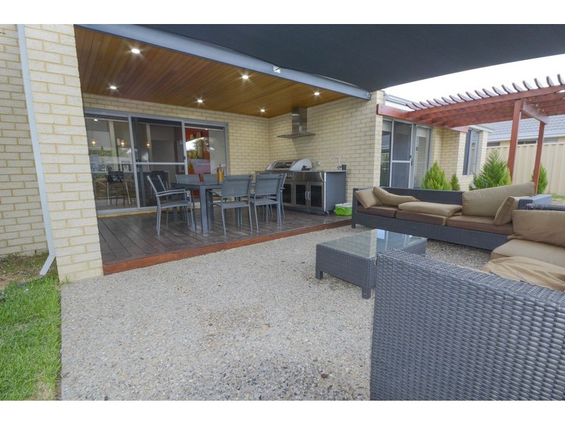 208 Castlewood Parkway, Southern River WA 6110