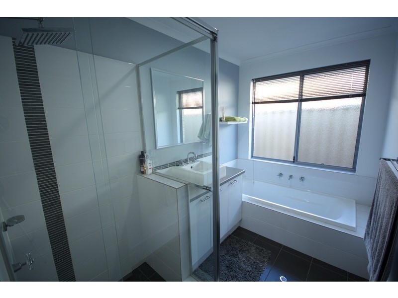 208 Castlewood Parkway, Southern River WA 6110