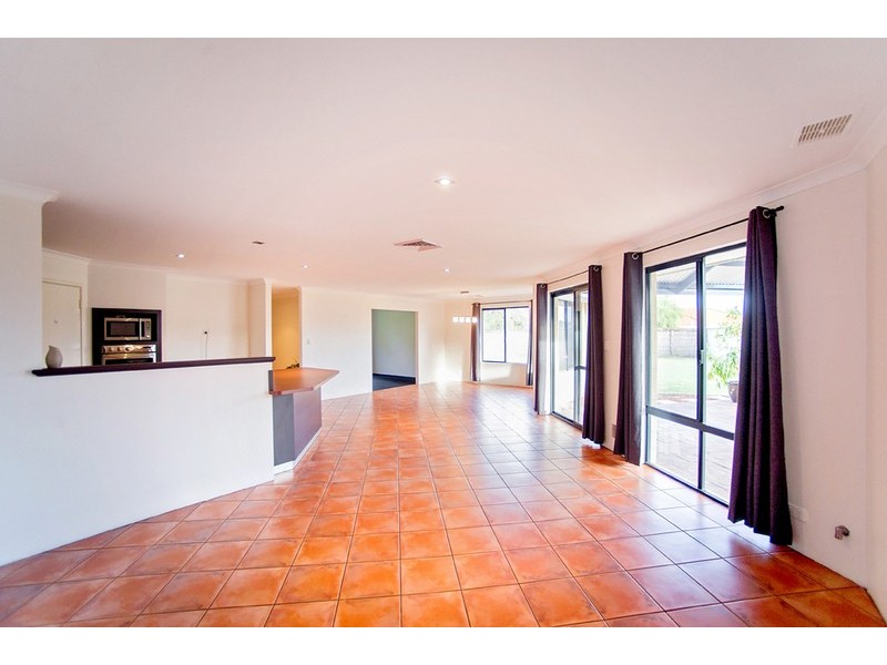 198 Norton Promenade, Dalyellup WA 6230