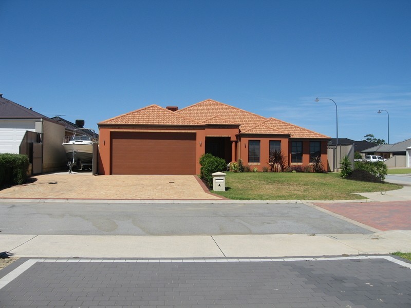 2 Berlin Drive, Hocking WA 6065