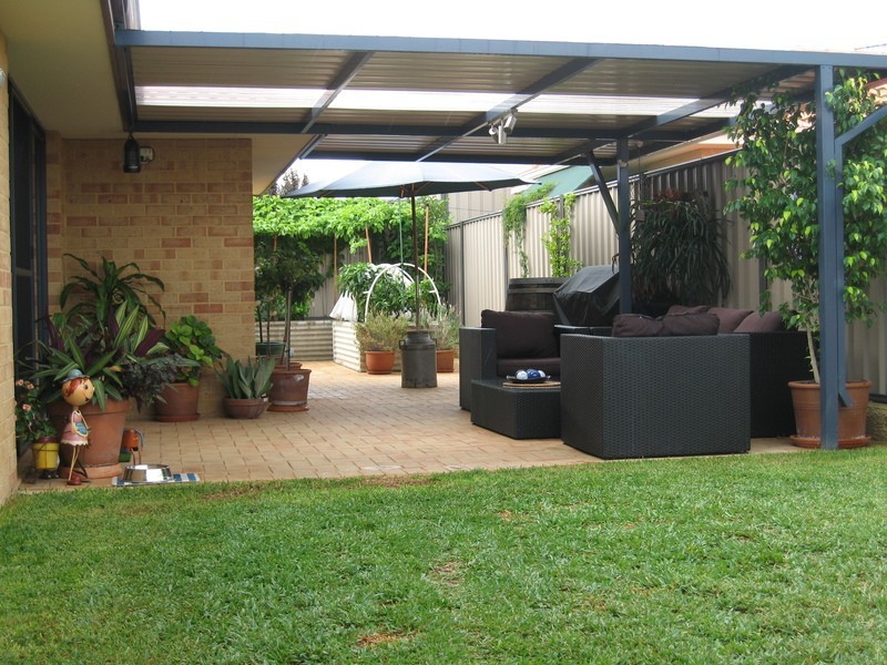 2 Berlin Drive, Hocking WA 6065