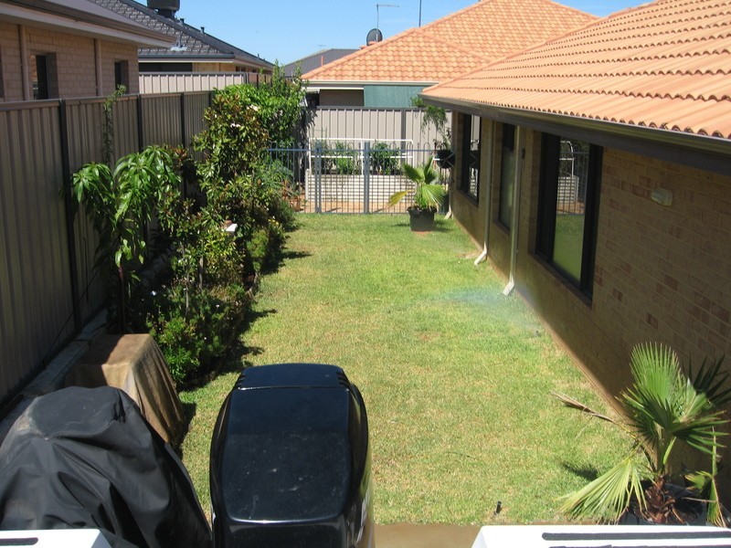 2 Berlin Drive, Hocking WA 6065