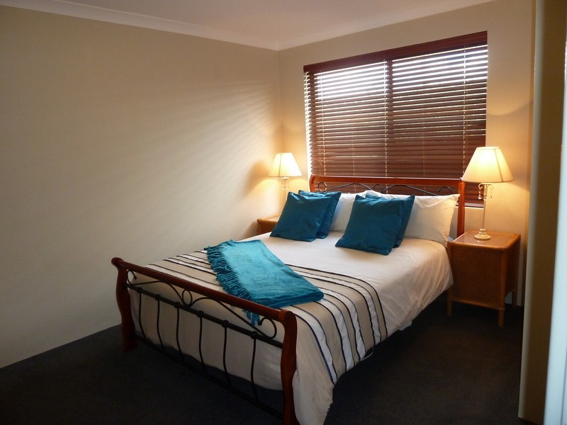 2 Berlin Drive, Hocking WA 6065