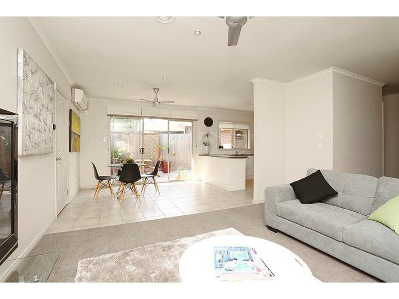 4/10 Lawson Parade, Heidelberg Heights VIC 3081