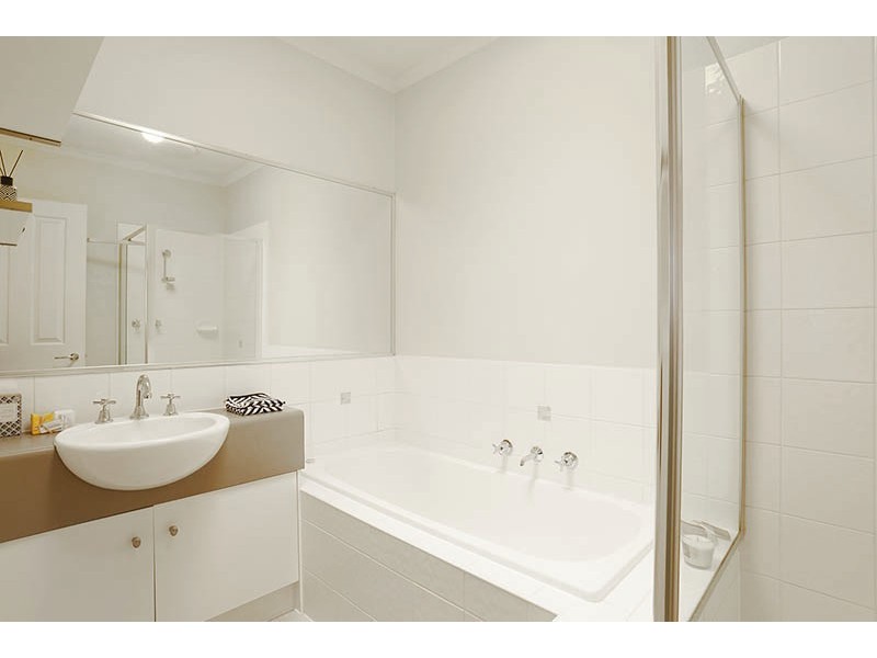 4/10 Lawson Parade, Heidelberg Heights VIC 3081