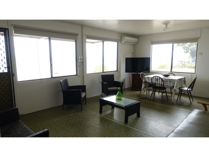 124 Black Point Drive, Black Point SA 5571