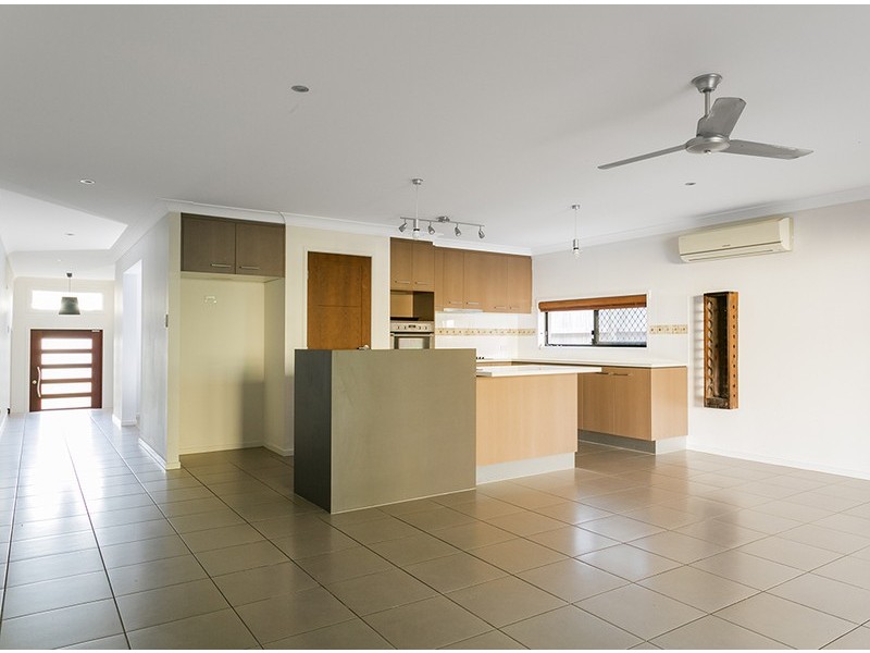 6 Tenzing Place, Springfield Lakes QLD 4300