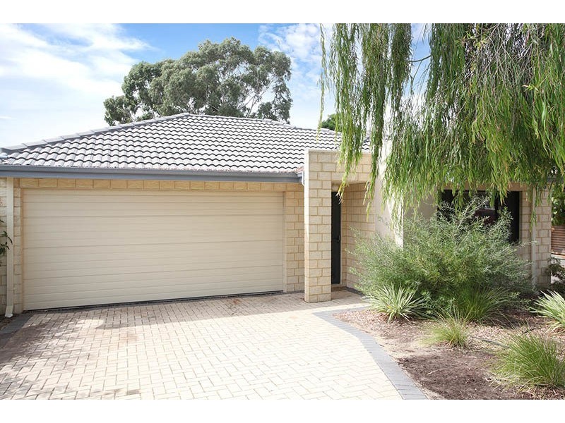 1/14a Norman Street, St James WA 6102