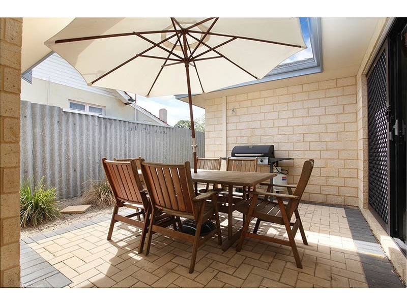 1/14a Norman Street, St James WA 6102