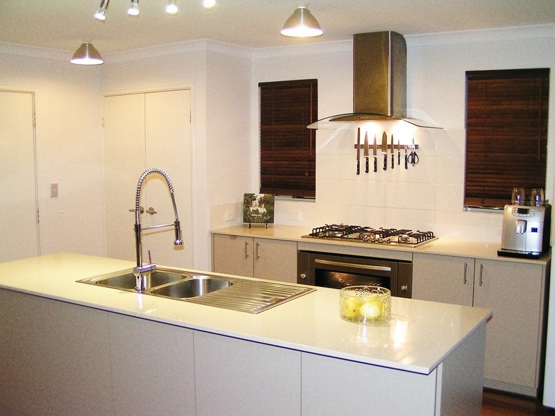 75  Kentucky Boulevard, Hocking WA 6065