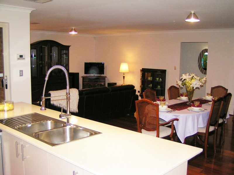 75  Kentucky Boulevard, Hocking WA 6065