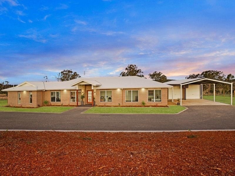 27 Colonial Drive, Gowrie Junction QLD 4352