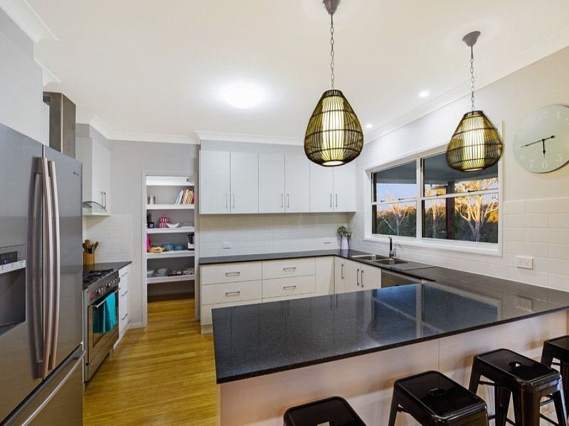 27 Colonial Drive, Gowrie Junction QLD 4352