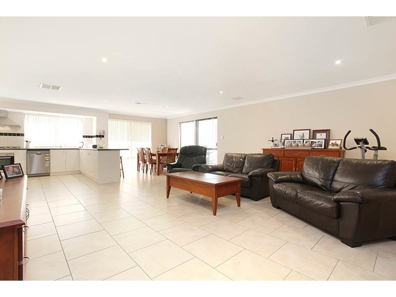 3 Varia Way, Halls Head WA 6210