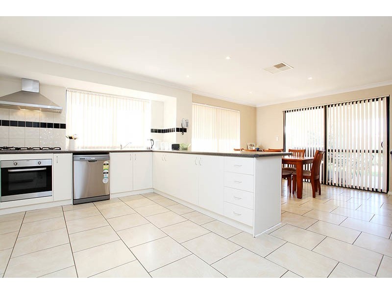 3 Varia Way, Halls Head WA 6210
