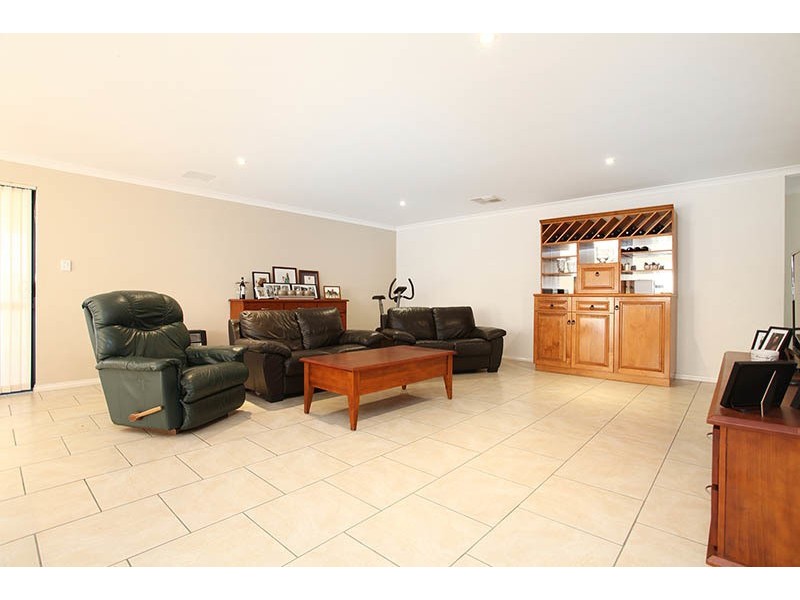 3 Varia Way, Halls Head WA 6210