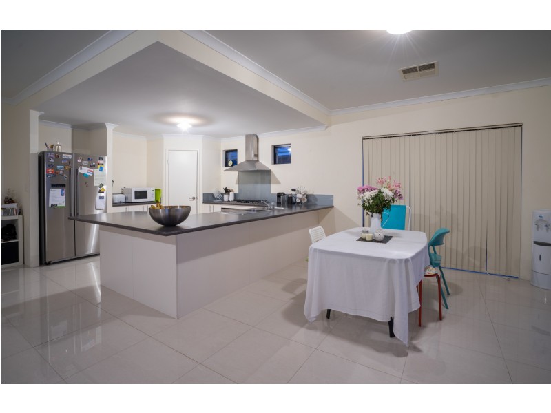 5 Vancouver Parade, Wanneroo WA 6065