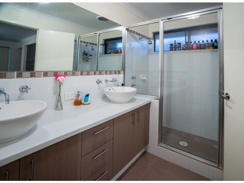 5 Vancouver Parade, Wanneroo WA 6065