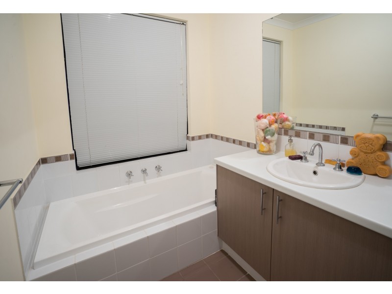 5 Vancouver Parade, Wanneroo WA 6065