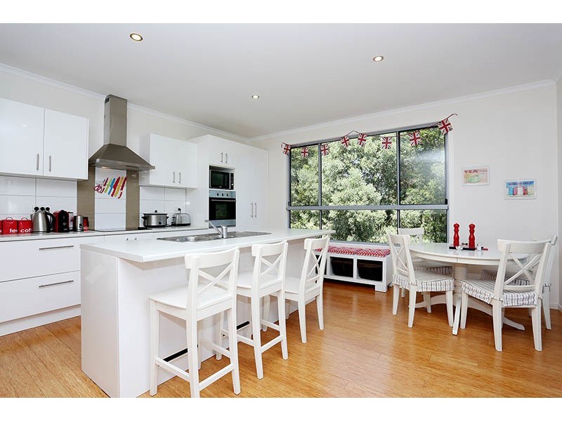 4 Pinbarren Court, Cooroy QLD 4563