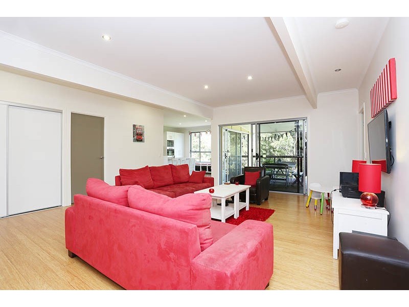 4 Pinbarren Court, Cooroy QLD 4563