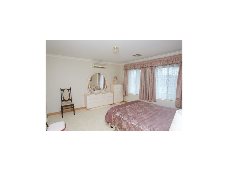 222 Adelaide Street, High Wycombe WA 6057