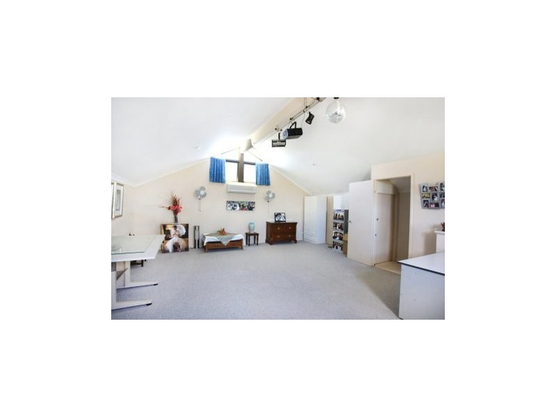 222 Adelaide Street, High Wycombe WA 6057