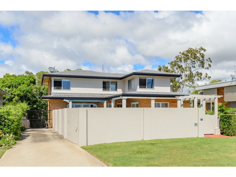 19 Hill Crescent, West Gladstone QLD 4680