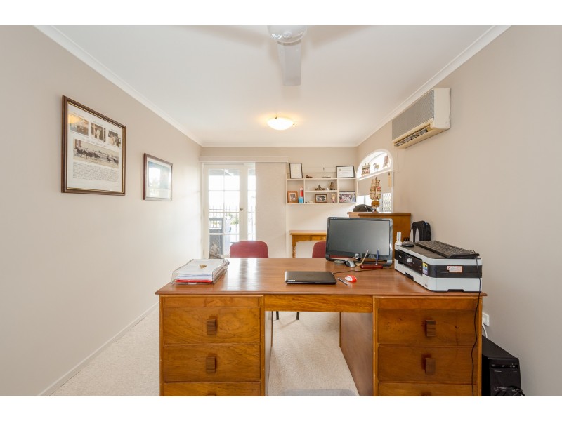 19 Hill Crescent, West Gladstone QLD 4680