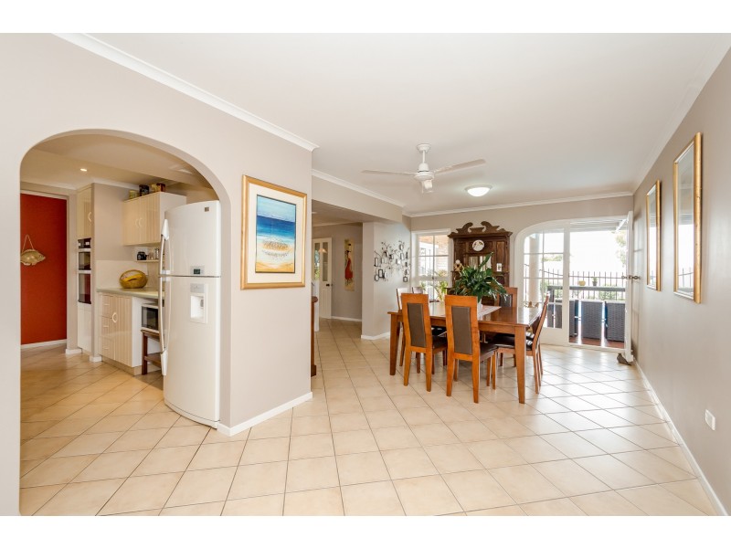 19 Hill Crescent, West Gladstone QLD 4680