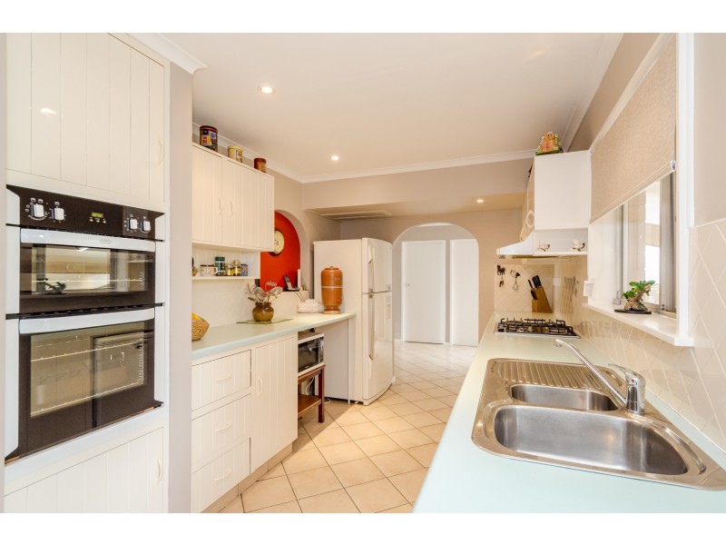 19 Hill Crescent, West Gladstone QLD 4680