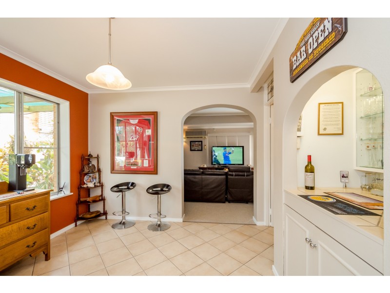 19 Hill Crescent, West Gladstone QLD 4680