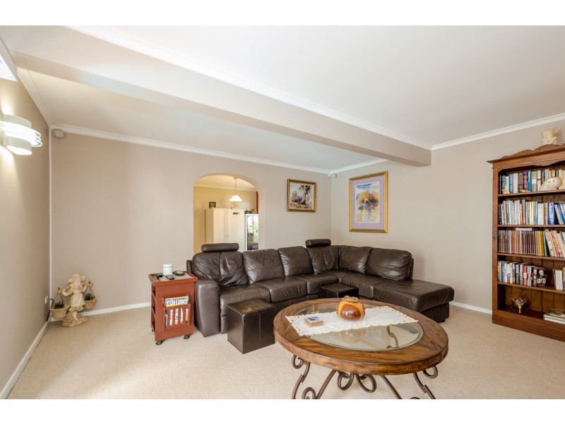 19 Hill Crescent, West Gladstone QLD 4680