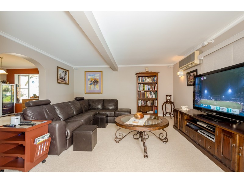 19 Hill Crescent, West Gladstone QLD 4680