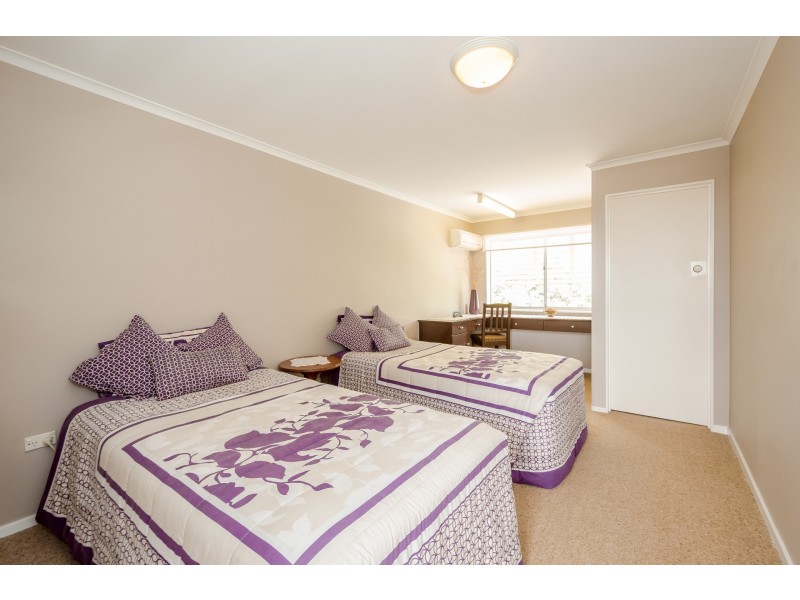 19 Hill Crescent, West Gladstone QLD 4680