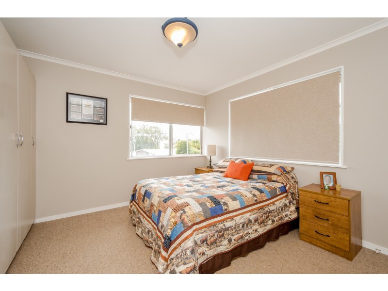 19 Hill Crescent, West Gladstone QLD 4680