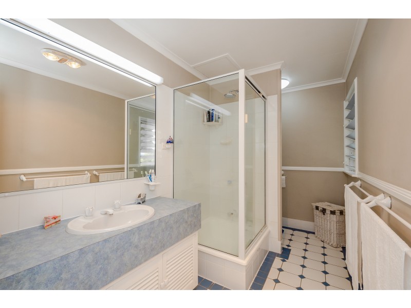 19 Hill Crescent, West Gladstone QLD 4680