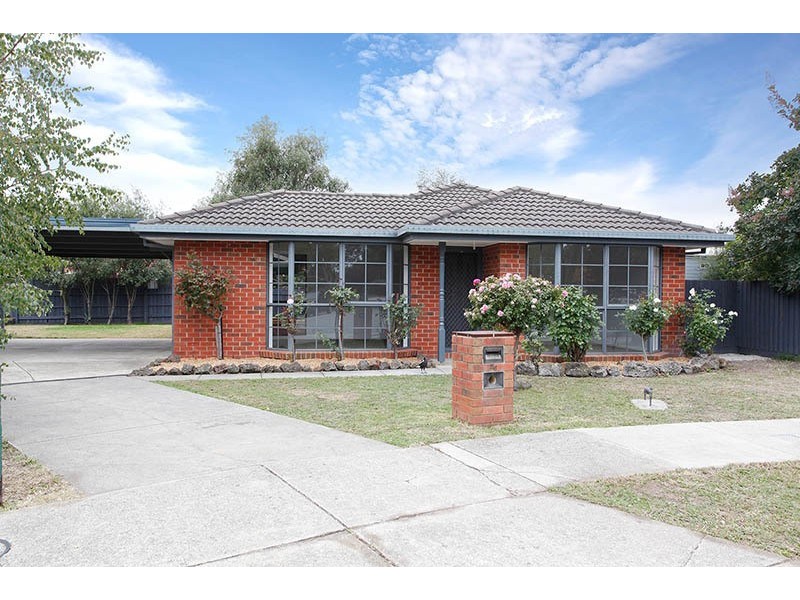 26 Gullquist Way, Pakenham VIC 3810