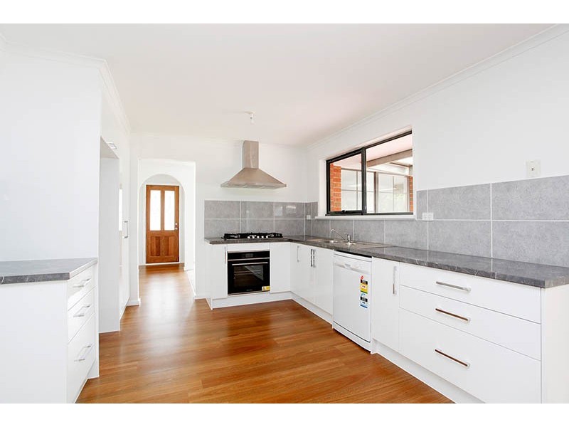 26 Gullquist Way, Pakenham VIC 3810