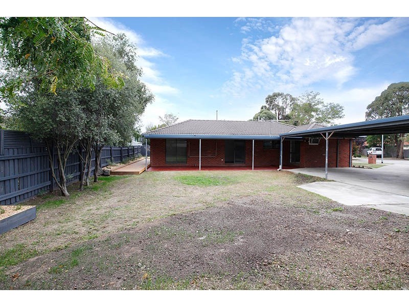 26 Gullquist Way, Pakenham VIC 3810