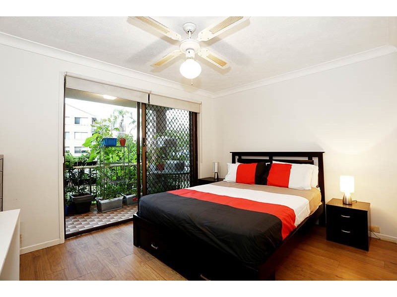 2/150 Surf Parade, Broadbeach QLD 4218