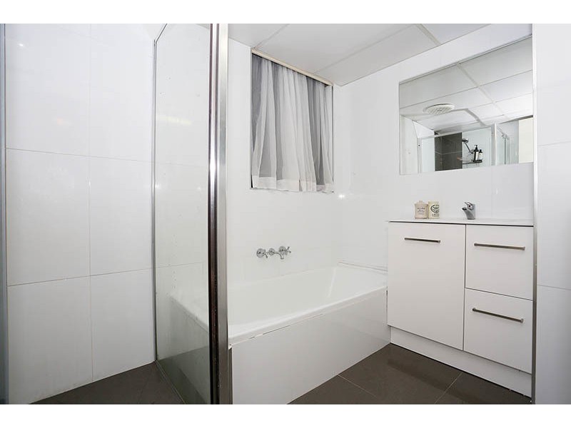 2/150 Surf Parade, Broadbeach QLD 4218