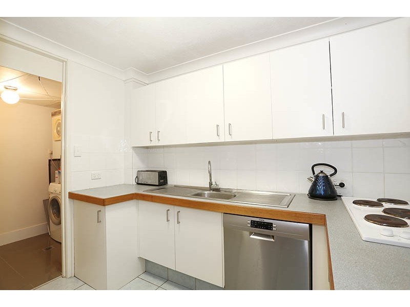 2/150 Surf Parade, Broadbeach QLD 4218