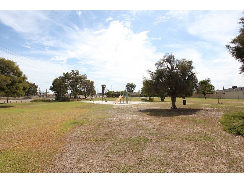 27 Central Terrace, Beckenham WA 6107